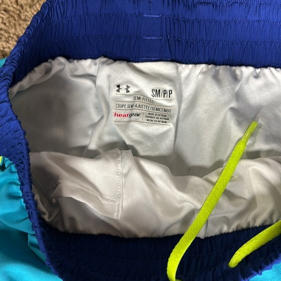 Under Armour Semi-Fitted Shorts - Picture 2 of 3